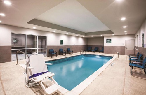Garland Hotel | La Quinta by Wyndham Dallas Northeast-Arboretum