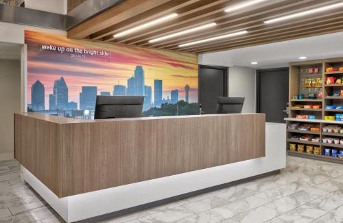 Northwest Dallas Hotel | La Quinta by Wyndham Dallas I-35 Walnut Hill Ln