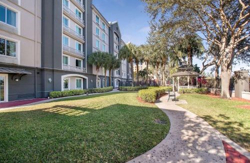 Hollywood Hotel | La Quinta by Wyndham Ft. Lauderdale Airport