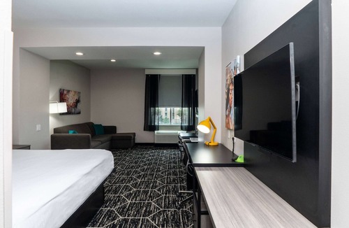 South Side Hotel | La Quinta Inn & Suites by Wyndham Corpus Christi Southeast