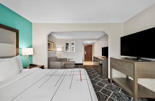 Batavia Hotel | La Quinta Inn & Suites by Wyndham Batavia