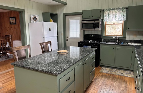 Brooksville House | Ladyslipper Lodge 2 bedroom with loft cozy house for the whole family