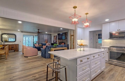 Tiger House | Lake Burton lakefront retreat with 4BR, hot tub, boat slip, and fire pit.