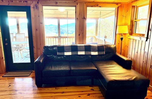 Clayton Cabin | Lake Burton & Mountain View Cabin, Sleeps 8, 3BR/3BA — Clayton GA