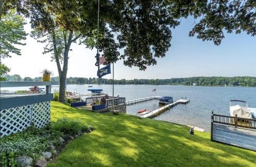 Fremont House | Lake Cabin Stay That Actually Feels Like a Getaway