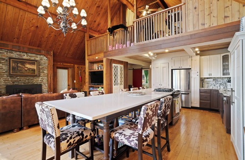 Hayesville Ski Chalet | Lake Chatuge Mountain home with beautiful lake and mountain views.