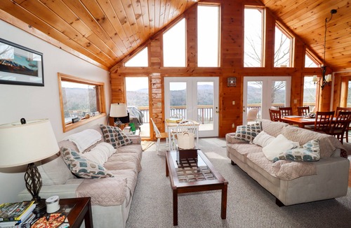 Bryant Pond House | Lake Christopher Chalet - Lake and Ski Getaway