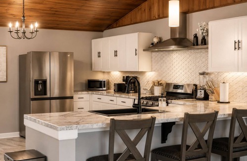 Dunkirk House | 🌊 Lake Erie Retreat | Views, Beach Walk & Sleeps 8