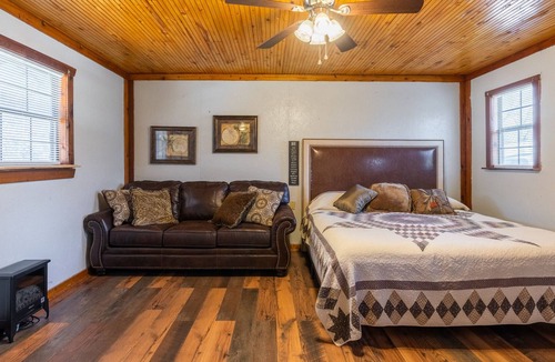 Yantis Cabin | Lake Fork Water Front Log Cabin #1