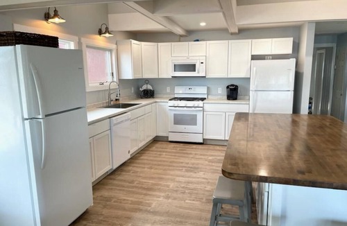Conneaut Lakeshore House | Lake front cottage recently remodeled w/private dock and optional pontoon boat.