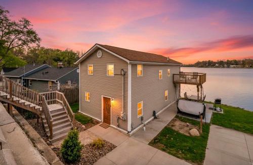 Portage Lakes House | Lake Front Hot Tub Fire Pit Sleeps 10