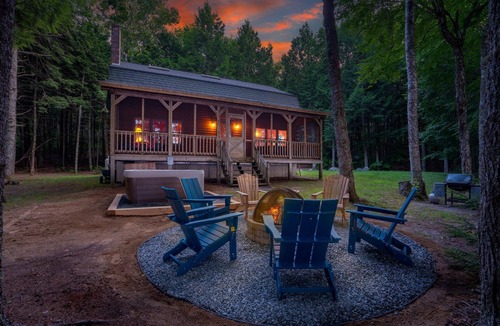 Ellsworth Cabin | Lake front, hot tub, kayak, paddle board, Dogs, Mount Desert Island, Bar Harbor!