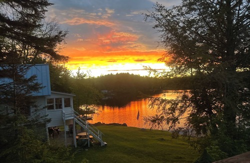 Gloversville House | LAKE FRONT MAGIC. A Secluded cottage in the Adirondack Park on MOUNTAIN LAKE