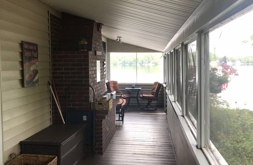 Auburn Cottage | Lake Front Taylor Pond Cottage