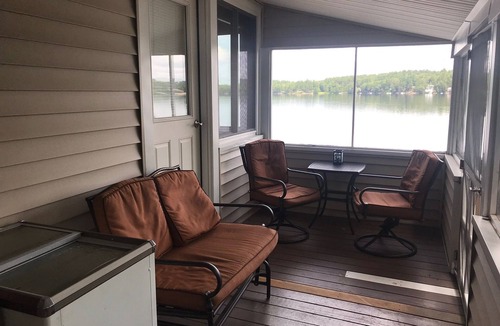 Auburn Cottage | Lake Front Taylor Pond Cottage