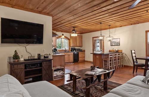 Wevertown Cabin | Lake George, Loon, and Schroon -Hot Tub -Firepit -Gameroom -Kayaks -Pets