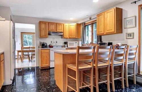 Belgrade House | Lake Great Pond, Outdoor Hot Tub, Sauna, Pool Table
