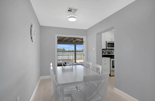 Davie Villa | Lake House 1 in Davie