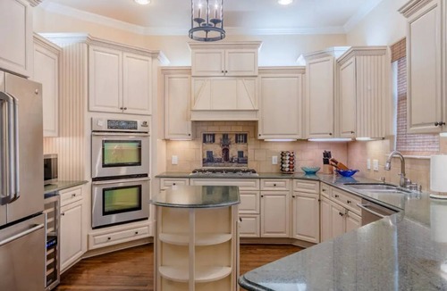 Hickory Creek House | Lake Lewisville Family Getaway-Lake Toys, HotTub, Mini Golf, Theater, Kids Room!
