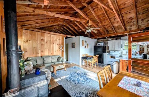 Franklin House | Lake Life Waterfront Cabin NEW