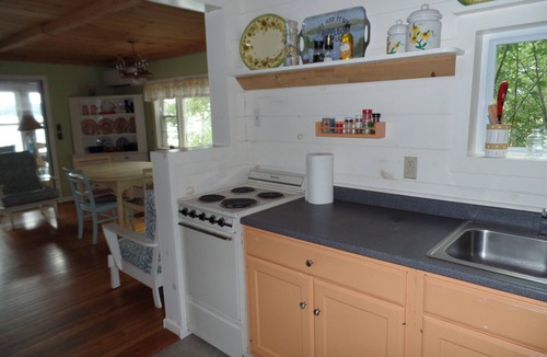 Richmond Cabin | Lake Living for 6 at Spring Cove
