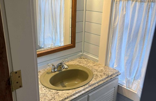 Richmond Cabin | Lake Living for 6 at Spring Cove