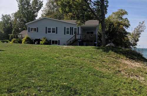 Youngstown House | Lake Ontario Vacation Property in the Greater Niagara Region