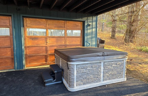 Brant Lake House | Lake side Chalet Brant Lake w/outdoor Hot Tub