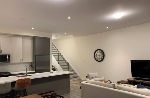 Innisfil House | Lake Simcoe. Resort Stay. Direct Water Access. Furnished. All Amenities