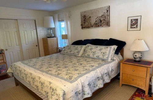 Hector Hotel | Lake Spirit-Lakefront-Hot tub-Pet friendly-Boats