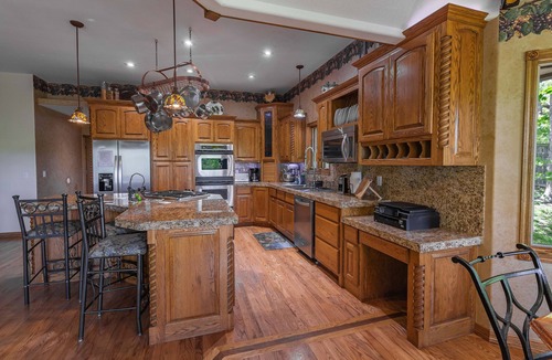 Proctor House | Lake Tenkiller Family Friendly Estate on the Illinois River - Summer Getaway!