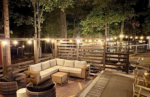 Park Hill House | Lake Tenkiller Retreat with Hot Tub, Fire Pit & Dog Park in Oklahoma