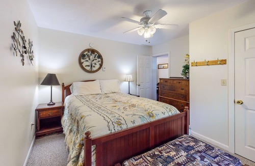 Rockwood Condo | Lake view condo overlooking Mt. Kineo with shared dock, balcony & fast WiFi