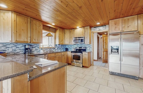 Bristol Hills House | Lake view home w/large deck, hot tub, grill, 2nd living room - in wine country
