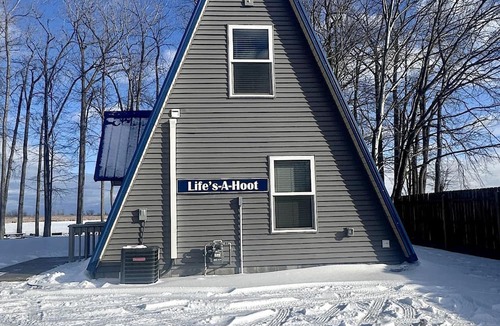 Au Gres Cabin | Lakefront A-Frame with Lofted Interior Ideal for Outdoor Activities in Michigan