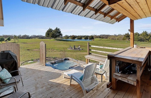 Weston Cabin | Lakefront cabin with hot tub! Kayak | Fish | Hike | Camp