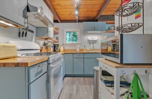 Lake Arrowhead House | Lakefront cottage | Indoor Pools | Kayaks