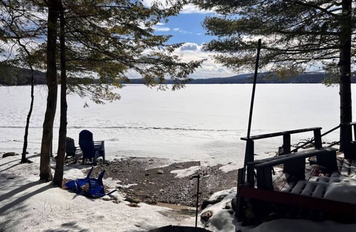 Holden Cabin | Lakefront Cottage on Brewer Lake w Private Beach