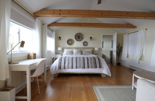 Damariscotta Cottage | Lakefront Cottage, 35' from waters edge!