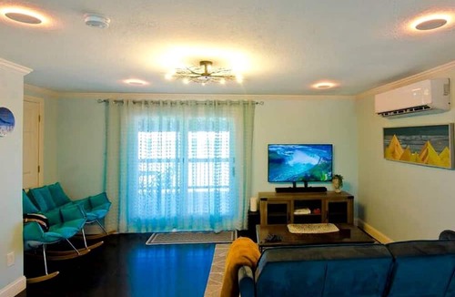 Town of Somerset House | Lakefront Cottage with Spacious Deck and Great Views in NY