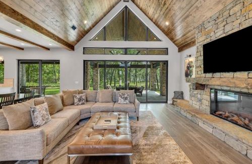 Afton House | Lakefront Estate on 26 Acres: Hot Tub & Games