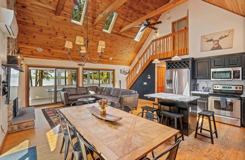Naples House | Lakefront, Large Dock, Deck & Fire Pit, Close to Golf & Skiing, Sleeps 12