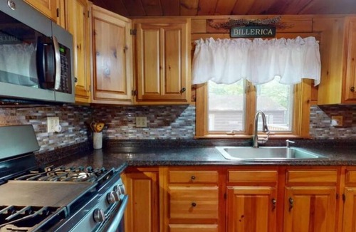 Wales House | Lakefront Log Cabin Getaway on Sabattus Pond - Dog Friendly!