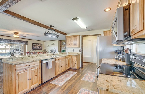 Hernando House | Lakefront & Poolside! Family Retreat in Hernando