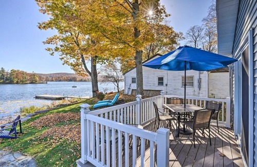 Tully House | Lakefront Tully Cottage with Screened Porch!