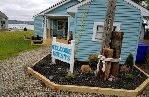 Ashville Cottage | LAKEFRONT, Very Cozy, 4 B-Rooms, 2 Full baths, w/40' of lakefront w/private dock