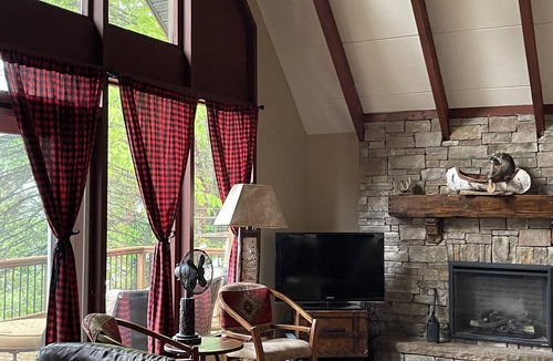 Hawley House | Lakefront with pool table