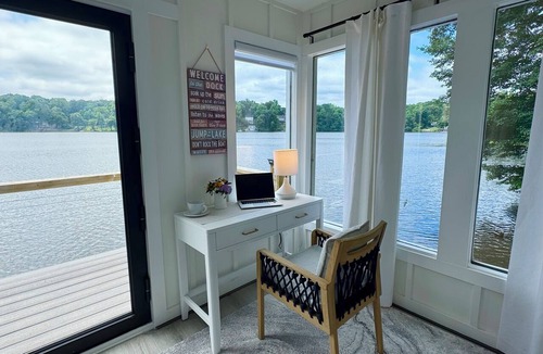 Snellville Cabin | Lakehouse getaway minutes from Stone Mountain