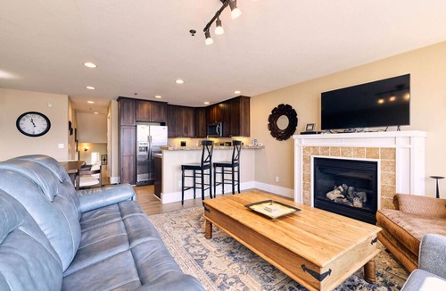 Homer Condo | Lakeshore Lodging Lodge 720