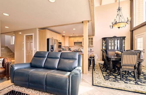 Homer Condo | Lakeshore Lodging Lodge 719